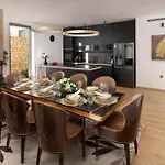 Liliana Villa *